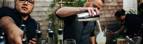 IMPRESS YOUR GUESTS WITH A PROFESSIONAL COCKTAIL BARTENDER FOR HIRE